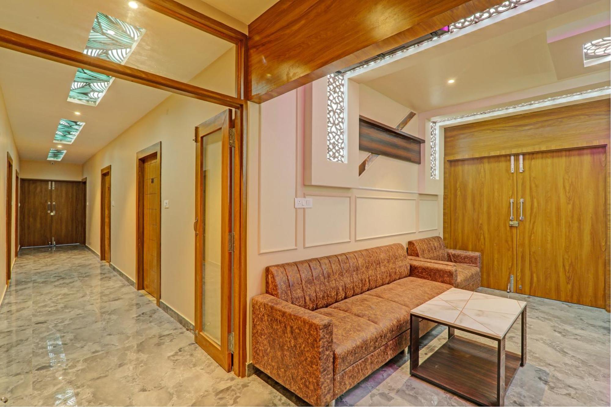Hotel O Royal Regency Palace ゴーラクプル エクステリア 写真